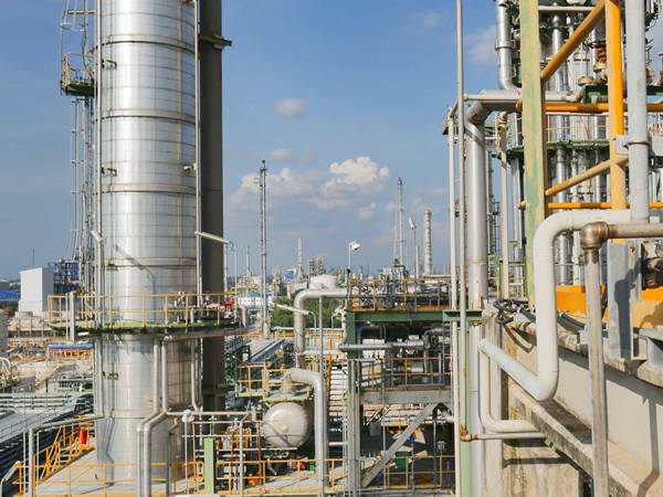 The replacement HY-PRO filter elements are applied in the petrochemical industry.