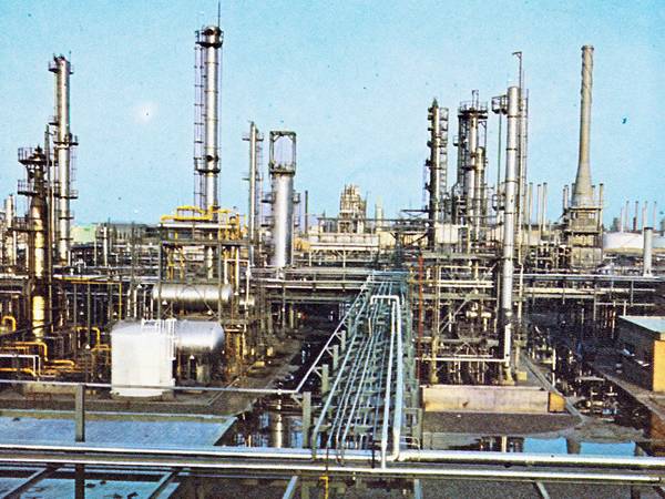 The replacement VICKERS filter elements are applied in petrochemical industry.